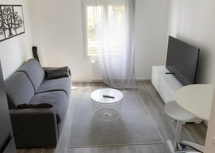 דירה Beau T3 Equipe Avec Grand Ecran Et Wi-fi Performant ניס